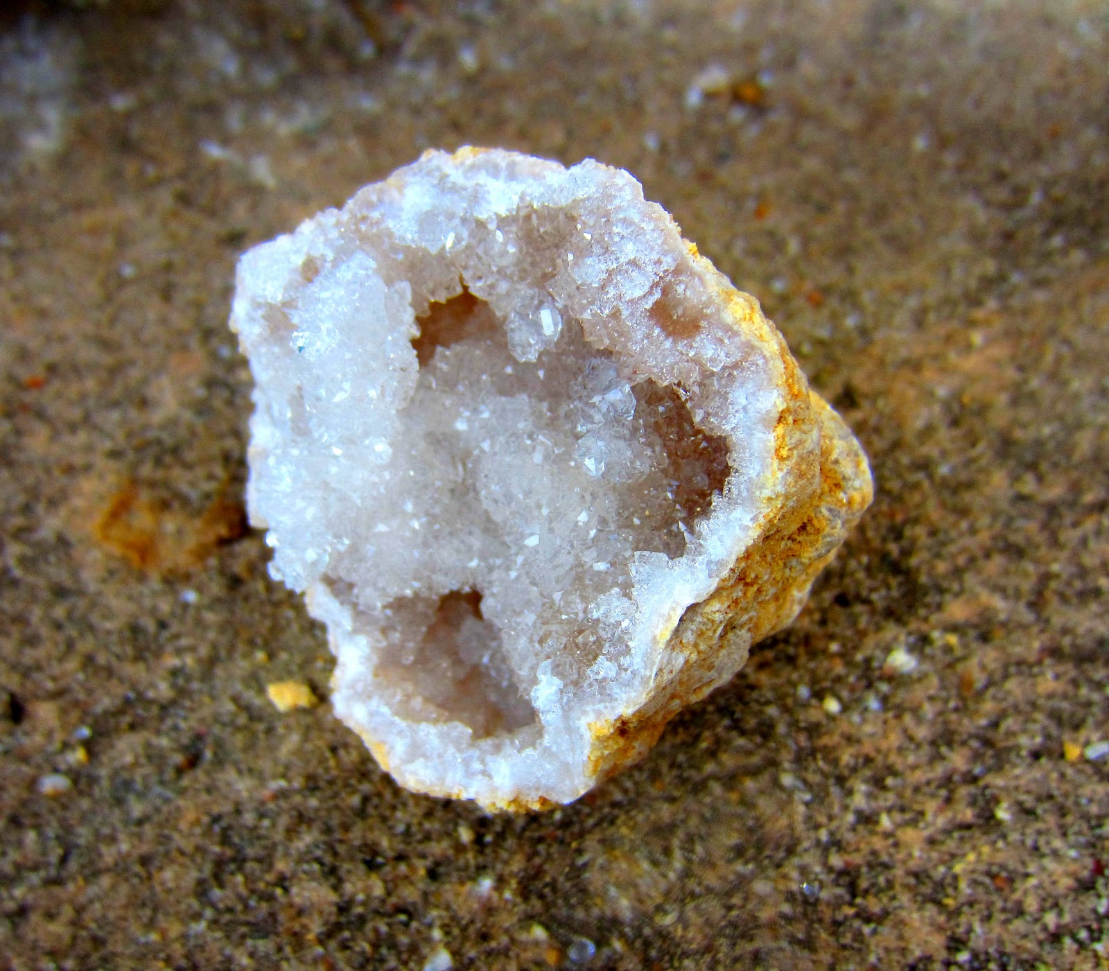 Crystal Caves: Unearthing the Secrets of Geodes