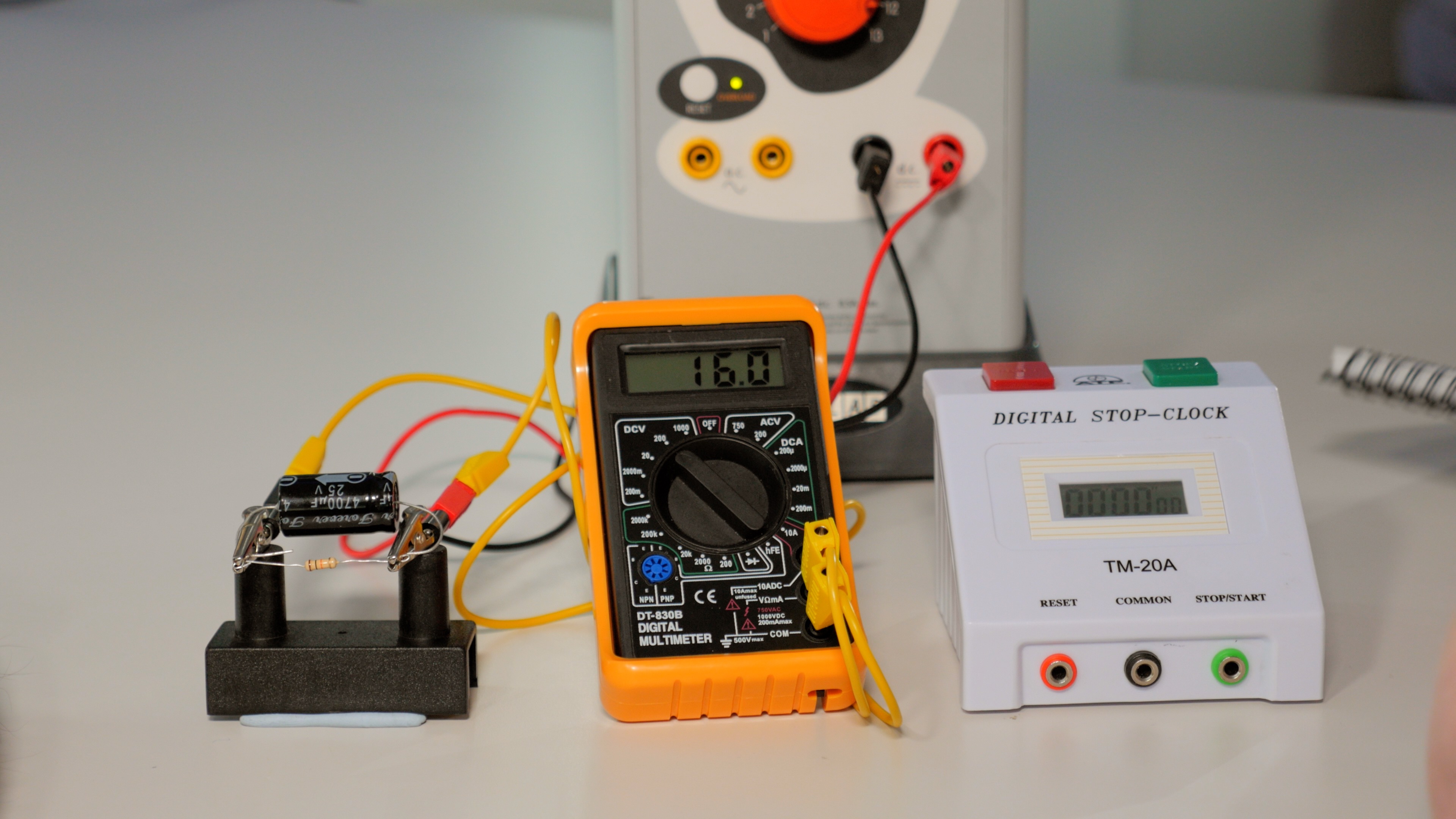 RC Circuit Experiment: Charging and Discharging Capacitors in a Science Project